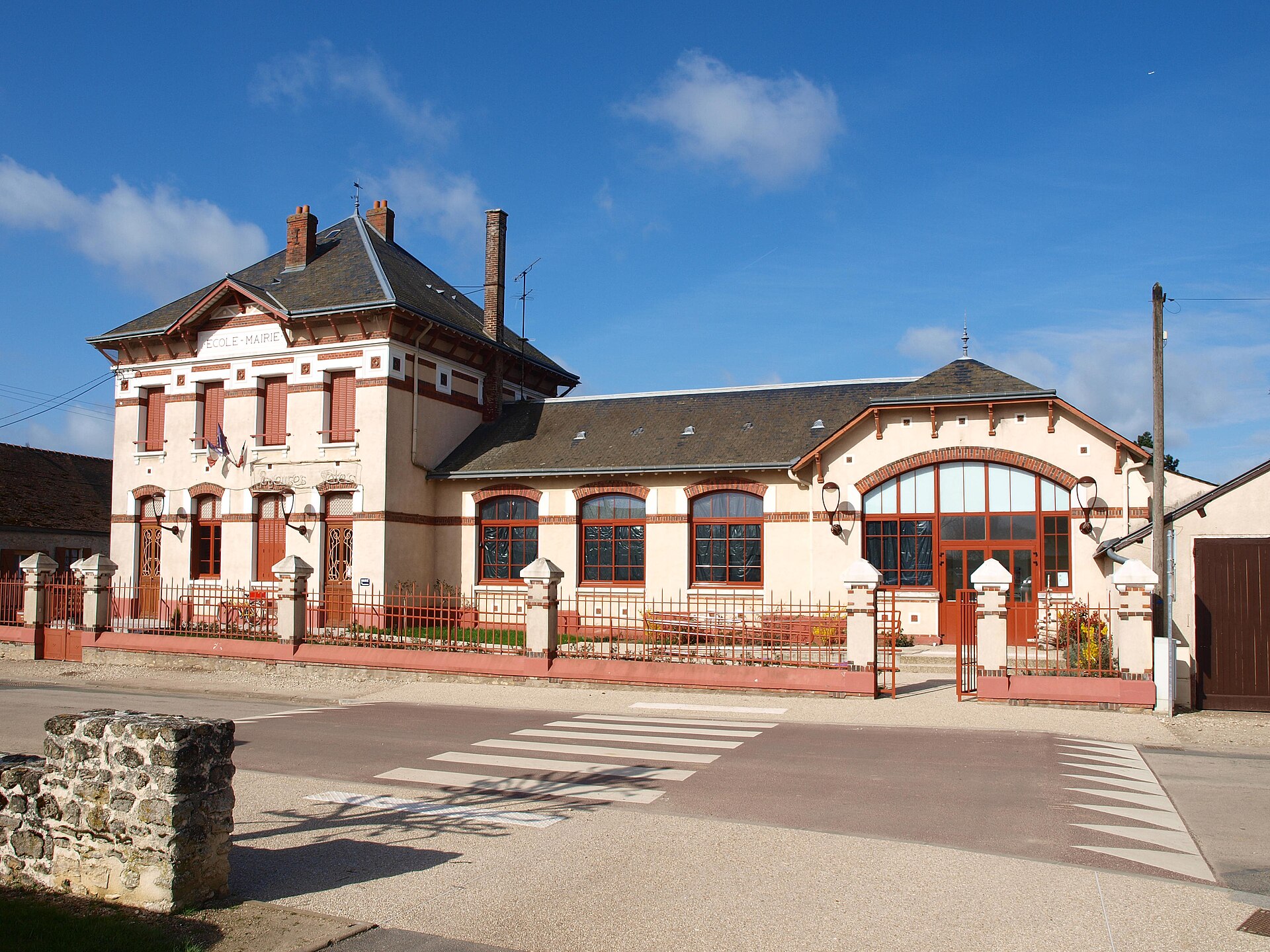 La mairie-école d’Allainville-aux-Bois